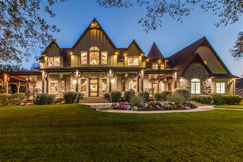 HOUSE TOUR .
